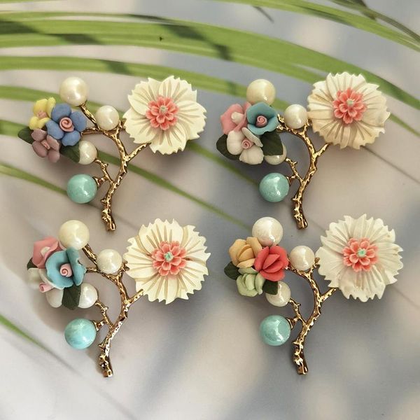 

pins, brooches shell and pearl flower brooch ladies elegant fashion red wedding jewelry high quality, Gray