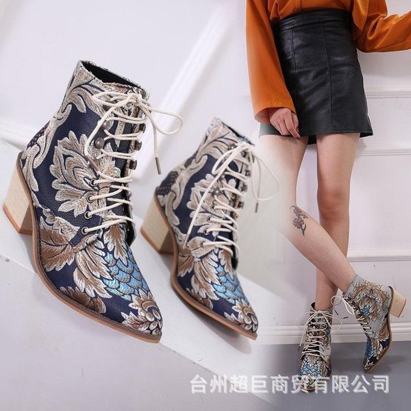 

boots embroidered pointed fashion in autumn and winter, Black