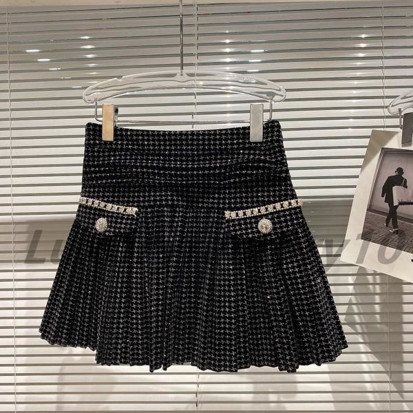 Женщины дышащие юбки с бриллиантами блестящая мини-юбка шелк с двойной карманной плиссированной юбкой с высокой темпераментом осень