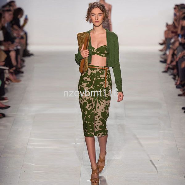 

two piece dress spring 20 women's fashion green wool long sleeved + printed buttock camouflage skirt set, White