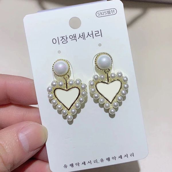 

2x3cm c letter fashion pearl alloy silver needle earrings with gift box,for ladies collection luxury design earrings jewelry party gift, White