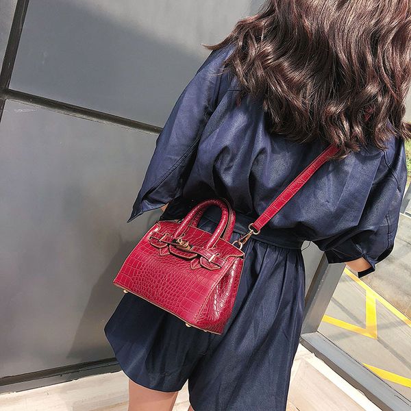 

small women's 2019 new fashion korean versatile messenger portable crocodile bag