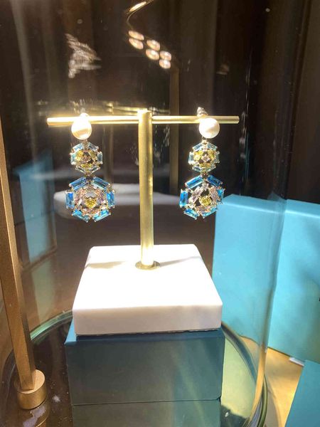 

stud earrings t family caibao with s925 silver ear nails, Golden;silver