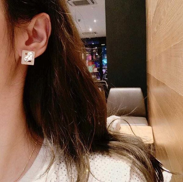 

2021 hollowed-out square letter stud inset diamond high-grade fashion joker korean edition web celebrity temperament earrings of high, Golden;silver