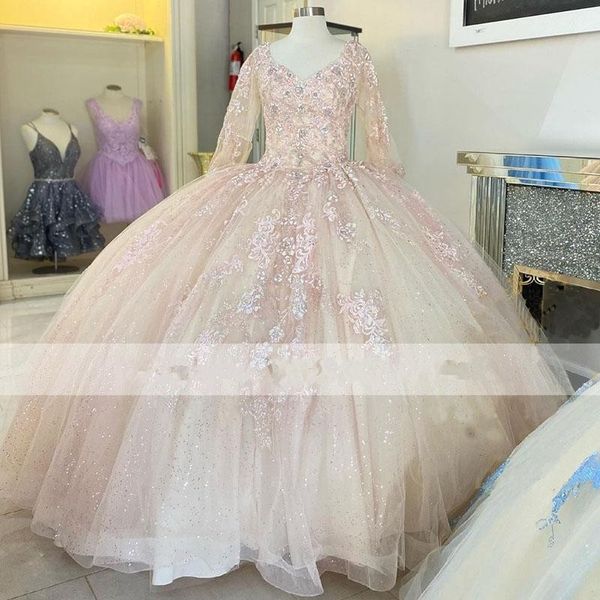 Puffy PinkJuliet Manga Longa Quinceanera Vestidos 2023 Bordado Renda Frisada Strass Camadas Doce 16 Vestido Vestidos De Prom Pa229V