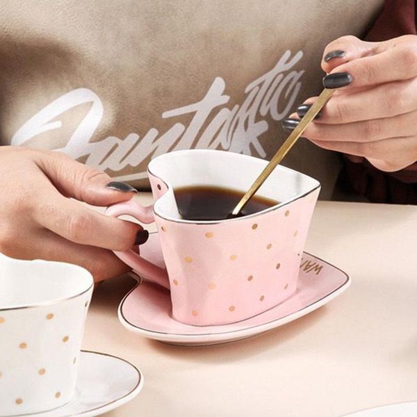 

mugs 1pcs 230ml love shape polka dot with spoon and saucer set ceramic mug coffee cup/afternoon tea/mate cup/gift first choice