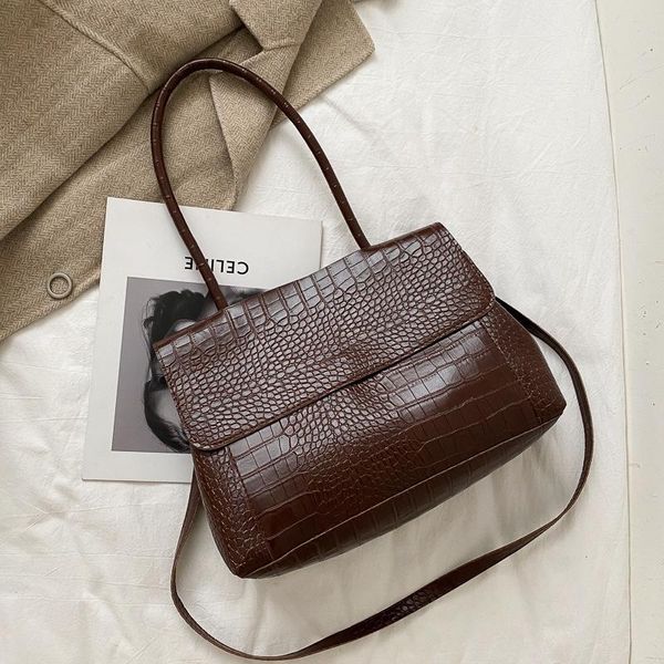 

shoulder bags retro large-capacity woman's bag fashion trend messenger out of the street texture single handbag shopper