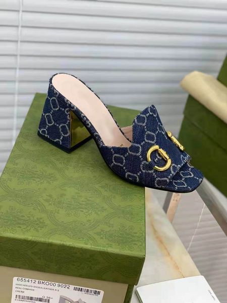 Sandali classici con tacco alto in denim blu Pantofole in pelle con fibbia in metallo con tacco spesso da donna firmate di lusso con dimensioni della scatola 35-39