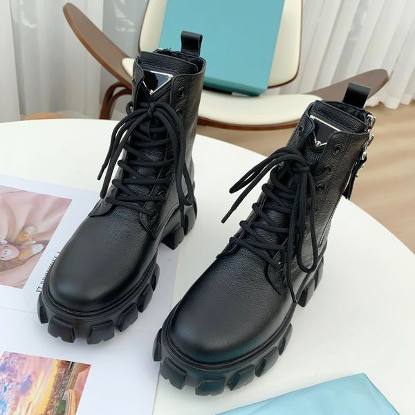 prad scarpePrad Women Designers Desert Martin Boot con suola spessa Stivaletti da combattimento di ispirazione militare e alla caviglia Winter Ladies High Heel Shoelace Box size WYDN 4T4J