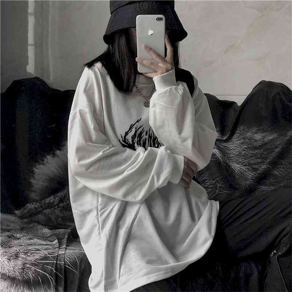 

goth bottoming shirt equipped with men women autumn korean vintage printing loose bf o-neck long-sleeved t-shirt white 210623