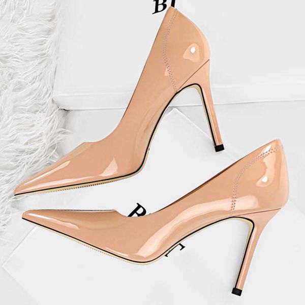 

famous brand 2022 women 9.5cm high heels nude pumps lady stiletto wedding bridal scarpins shiny patent leather party sewing office shoes des, Black