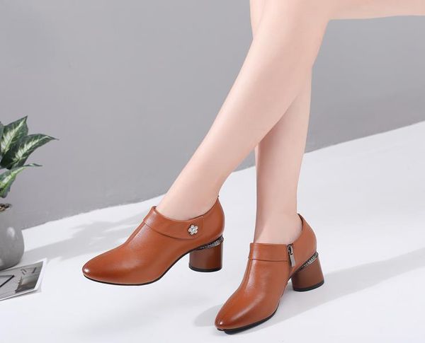 

dress shoes four seasons single 2021 leather round head large size women's 41-43 autumn high heel, Black