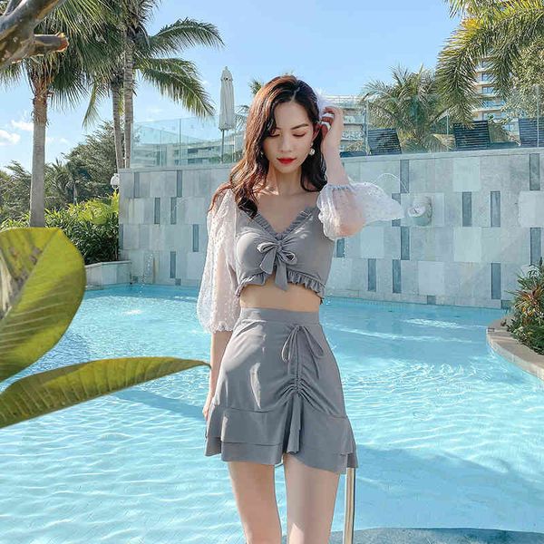 

2021 split conservative long sleeve skirt three piece small cht gathered to cover the belly student bathing suit, White;black