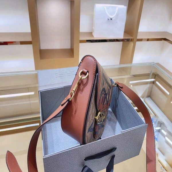 

2021 new women's pure leather old flower monster saddle retro flip messenger small square fashion versatile storage bags