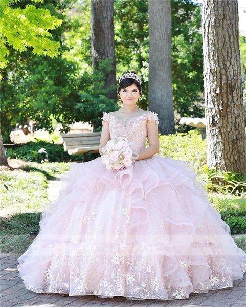 Principessa rosa chiaro al largo della spalla Quinceanera Abiti da ballo Abito da ballo in perline 3D Floral Q Vietidos De Anos Plus size abiti da ballo per Sweet 15 16