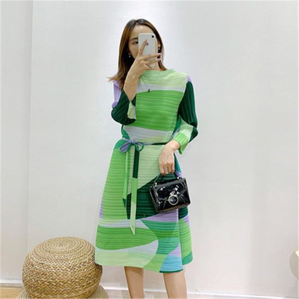 

casual dresses miyake pleated print dress 2021 spring and autumn round neck three-quarter sleeves mid-length female loose large size, Black;gray