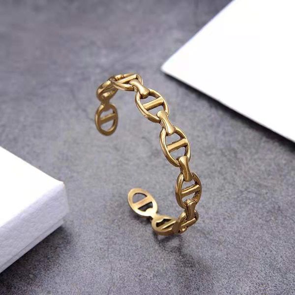 

design jewelry 2021 new brass bracelet ring with elegant temperament, Black