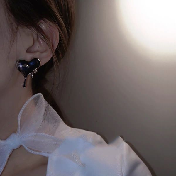 

hip hop love earrings puncture blood dripping net red trendy cool creative