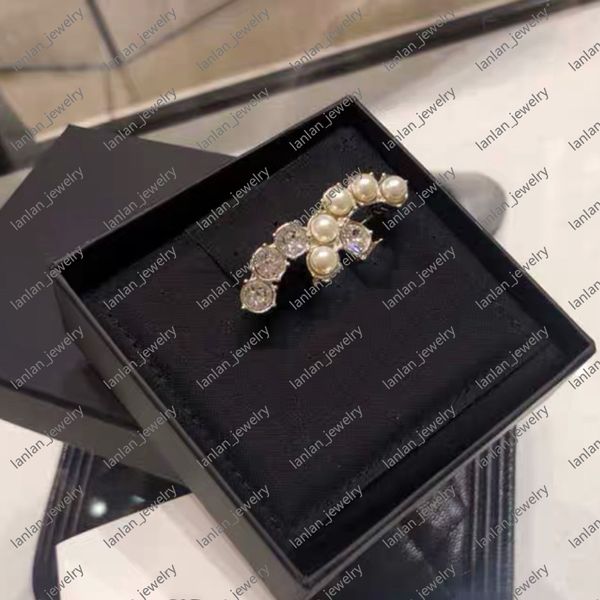 

l-c18 designer brooches classic double letter logo round diamond pearl brooch with box, Gray