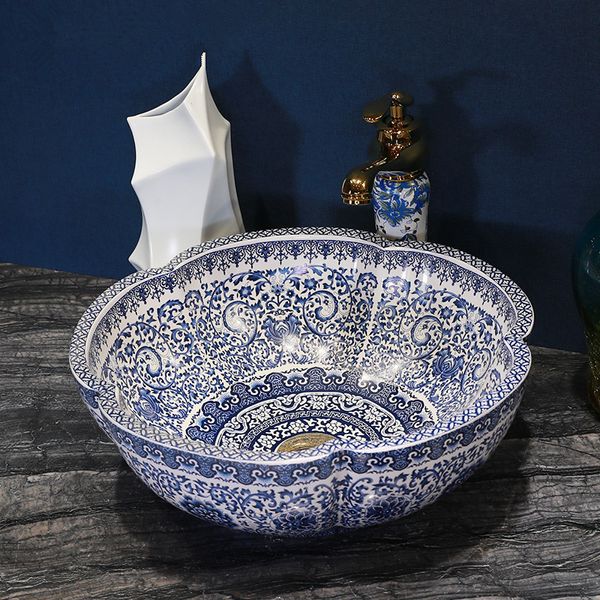 Jingdezhen fábrica diretamente arte pintado mão vasilha de cerâmica pia banheiro lavatório Basina azul e branco flor forma