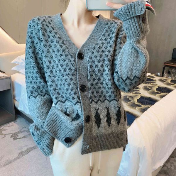 

early autumn tb new floret whale embroidered wool knitted cardigan v-neck loose sweater coat for men and women, White;black