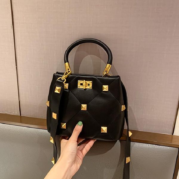 

evening bags 2021 fashion personality rivet crossbody one-shoulder portable small bag famous luxury designer petit sac femme