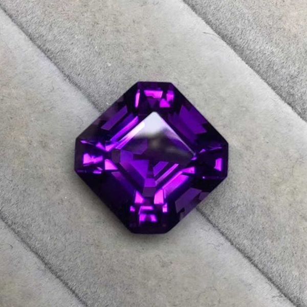 

natural amethyst beautiful violet 8ct specifications 12*12*8.7mm h1015, Black