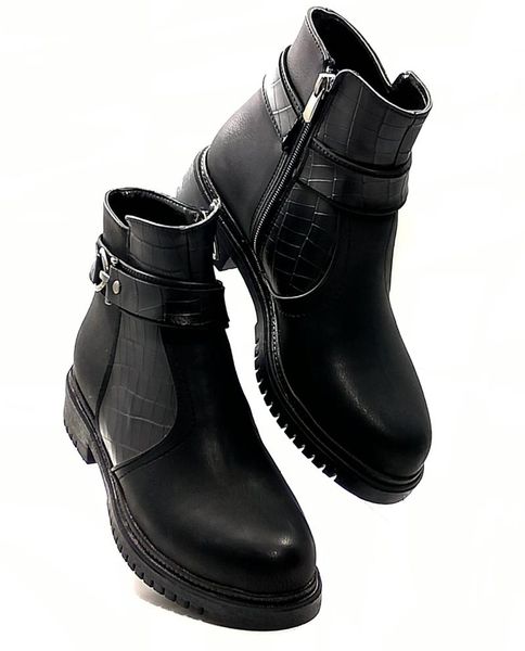 

boots black. flat bottom non-slip, ideal for daily use and office. quality. 2021 latest trend women's boot