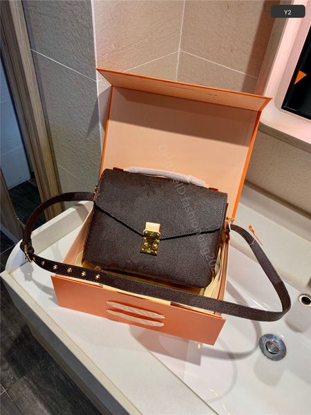 

2021 luxurys designers messenger bags lady fashion wallets 2021 ss handbag cross body handbags shoulder bags appearance design metiselegant, Red;black