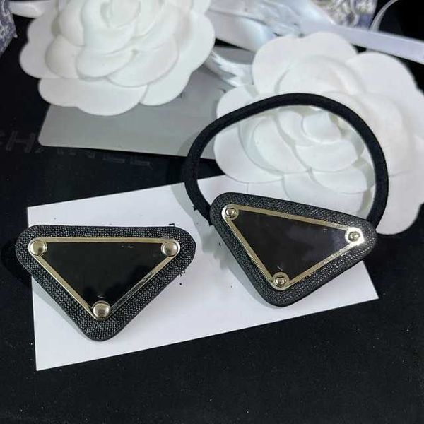 

2021 european and american fashion inverted triangle letter broochbloggersfavorite personalitywild styling, hair ringnet, Gray