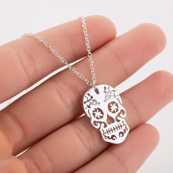 

chokers wangaiyao personality hollow ins necklace pendant stainless steel skull female creative commemoration day small gif, Golden;silver