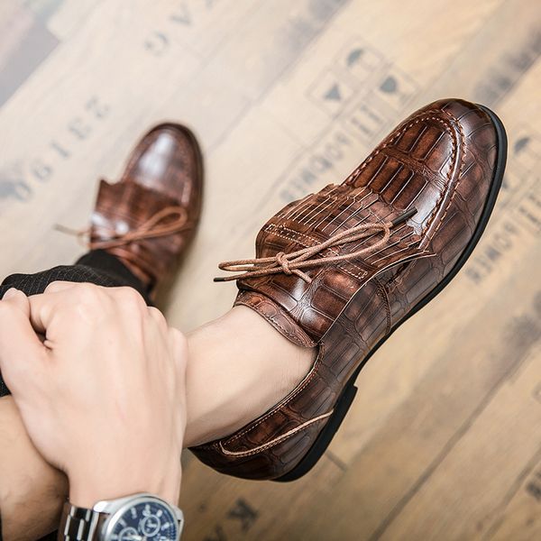 

plus size 38-48 men leather tassel loafers pointed toe british style vintage carving wingtips brogues shoes slip on men flats, Black
