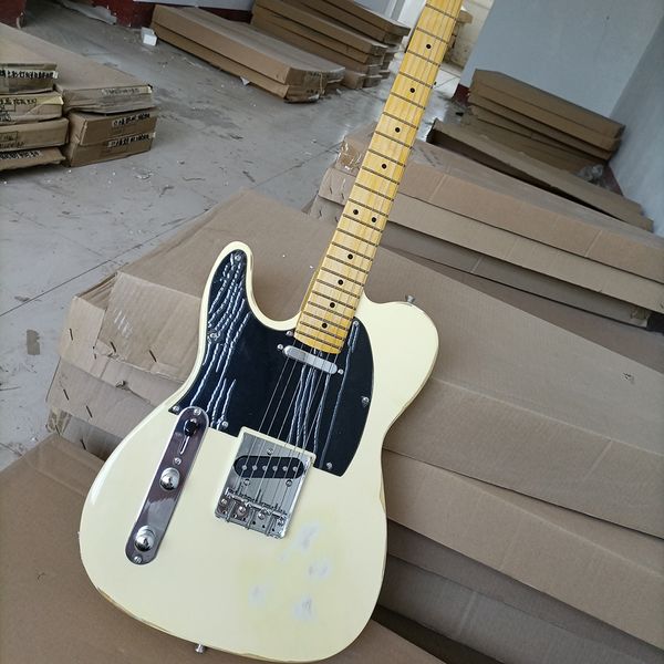 

6 strings left handed electric guitar with maple fretboard