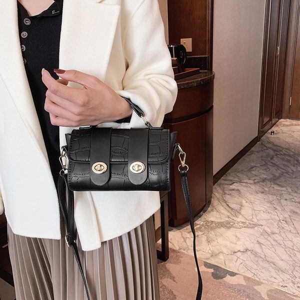 

new red texture bag wave messenger winter wild female korean square one-shoulder 2020 net small fashion portable uevvp