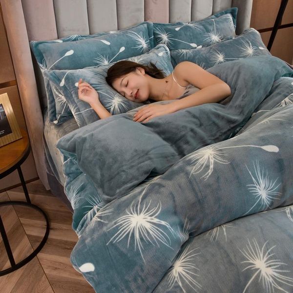 

thickened and enlarged 4-piece solid color printed double-sided flannel bed skirt winter warm skin friendly coral fleece bedding sets