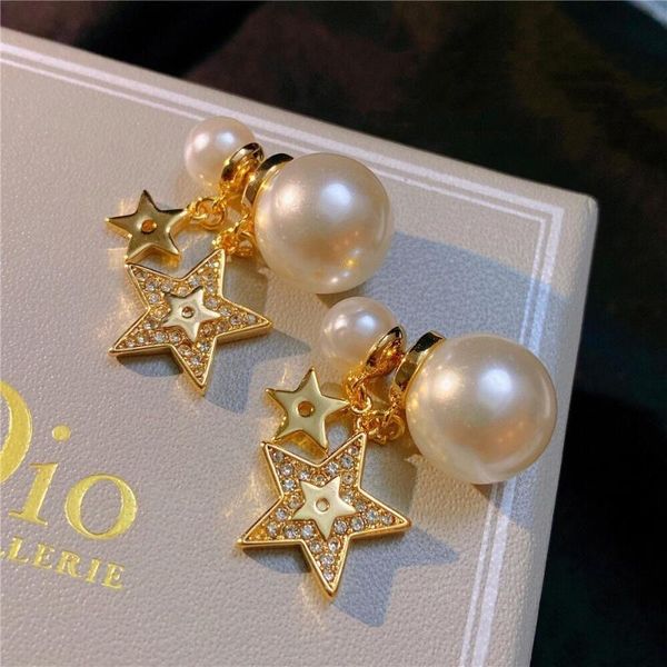 

stud premium earrings for women, a piece of jewelry made high-quality brass material, very bright and luxurious women, Golden;silver