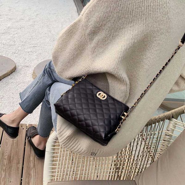 

hong kong official website & ho small 2021 new net red one shoulder messenger niche design bucket bag