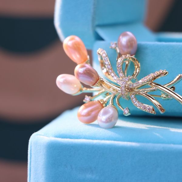 

2021 natural pearl billboard balloon brooch high grade bust atmosphere luxury gift women pin suit coat accessories, Gray