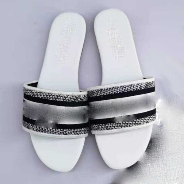 

luxurys designers slippers women's sandals cowhide woven embroidered flat bottom comfortable metal button one line summer shoes, Black