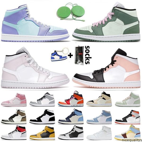 

2023 new og basketball shoes mid chicago royal toe metallic gold pine green black patent men women sneakers trainers sneakers