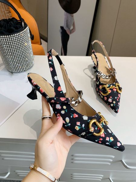 

2021 spring flower small pointed toe sandals counter-quality rose hardware buckle.5-40 kkjjj0001, Black
