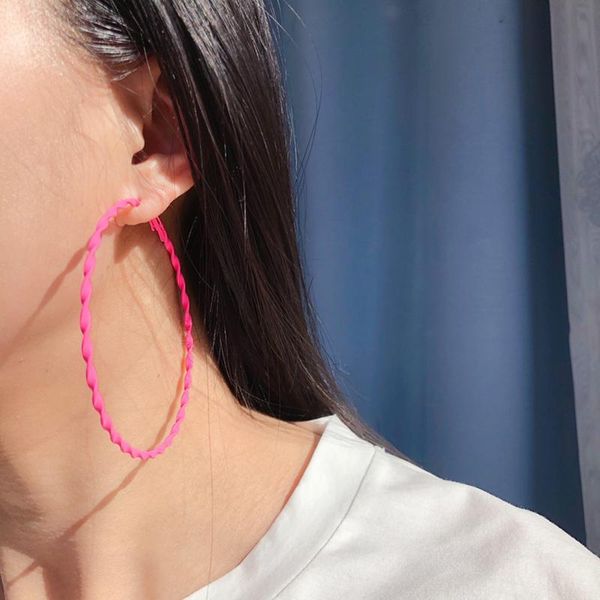 

hoop & huggie 2021 ins trendy pink coated twist metal irregular minimalism earrings korean fashion women party jewelry, Golden;silver
