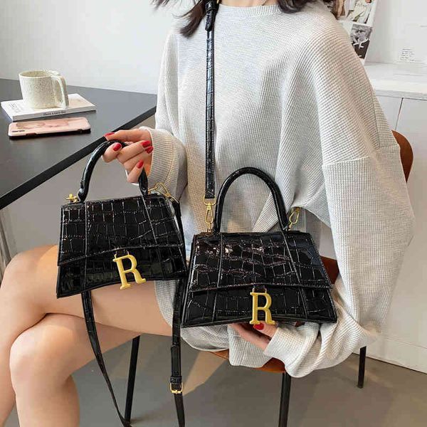 

2022 latest handbag factory store on may hourglass one shoulder portable women's red pattern messenger