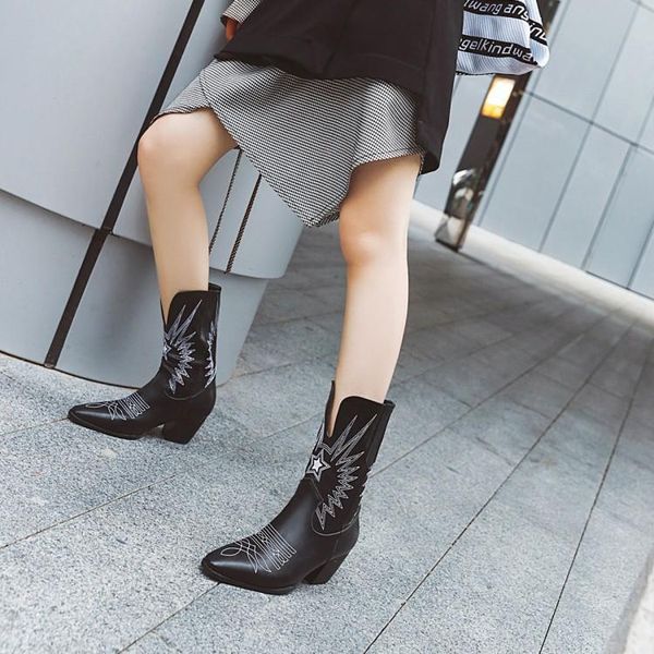 

boots white short embroidered heel single, Black