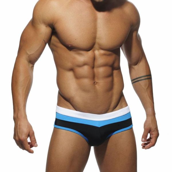 Costumi da bagno da uomo Estate Uomo Nylon Swim Brief Trunks Costume da bagno sexy a vita bassa Fashion Gay Male Pouch Beach Slim Pantaloncini da tavola da surf