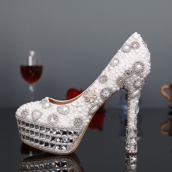 Großhandel Neue Elegante Hochzeit Schuhe Runde Kappe Strass Großhandel 2018 Damen Pumps Perlen Brautschuhe Elegante