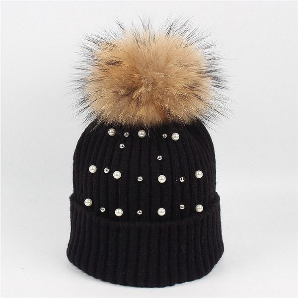 Sombrero de diamante ostentoso de alta calidad para mujer, gorro de punto con bola de pelo de mapache de 15cm, abrigo de perlas de piel de conejo para invierno, gorro de invierno cálido al por mayor