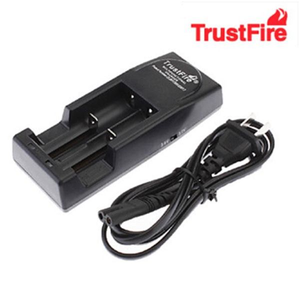 FEDEX/DHL 20PCS TrustFire 001 TR001 caricabatteria al litio per 14500 16340 18500 18650 batteria spina EU/US (colore nero)