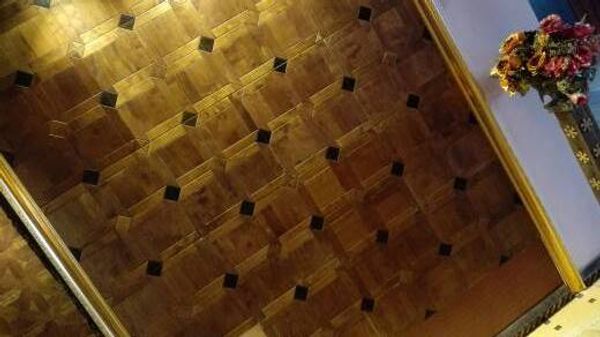 Holzboden ParkettbodenPolygon-Ebenholzboden Profilierter Holzboden Asiatische Birne Sapeli-Holzboden Privater, maßgefertigter Holzboden Decorat