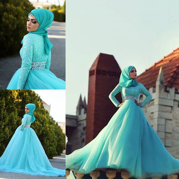 Cristais muçulmanos vestidos de noiva de noiva mangas compridas hijab pescoço alto Oriente Médio Vestidos de casamento árabes com cinquência Crystal Belt Casamento